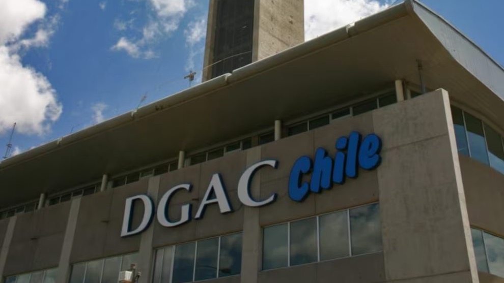 ¿Quién es responsable de reportar incidentes y siniestros según la normativa DGAC?