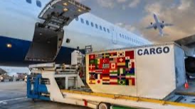 ¿Qué tipo de mercancías están sujetas a regulación estricta en su transporte aéreo?
