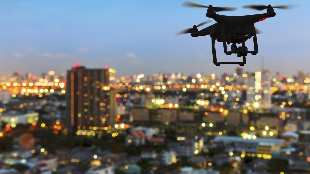 ¿Cuál es la velocidad máxima recomendada para la operación de un RPA en zonas urbanas en Chile?