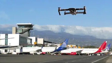 ¿Qué debe hacer un operador de RPA al volar cerca de aeropuertos?
