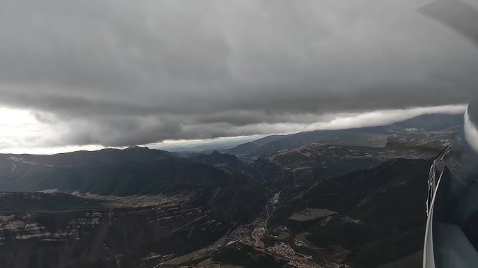 Al aumentar la altura, la densidad del aire disminuye