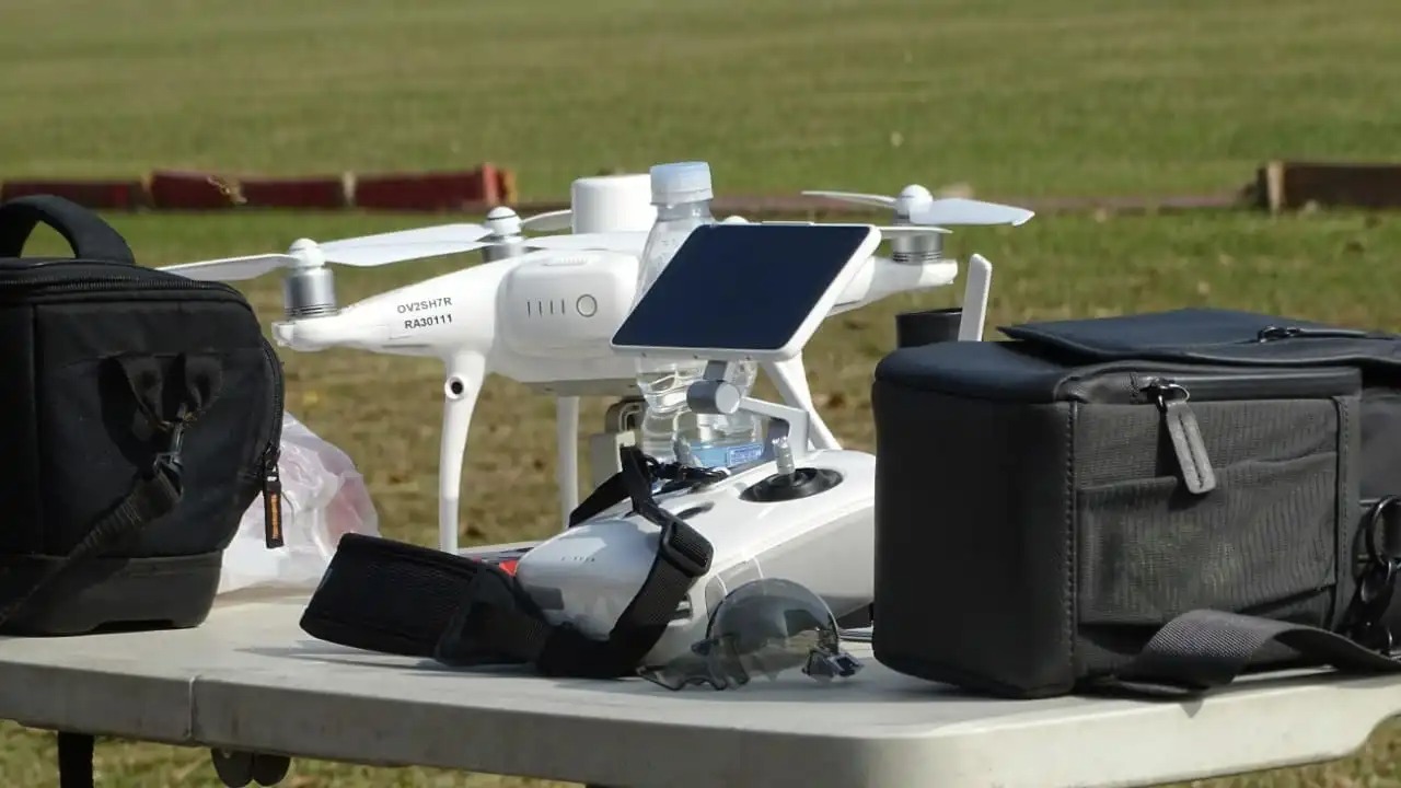Previo al inicio de un vuelo será responsabilidad del operador de un RPA determinar si la aeronave y...