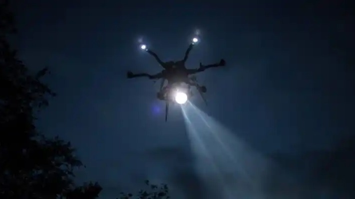 ¿Qué sistema se utiliza para evitar colisiones durante vuelos nocturnos?